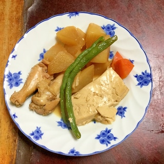 鶏手羽元と大根と豆腐の煮込み。